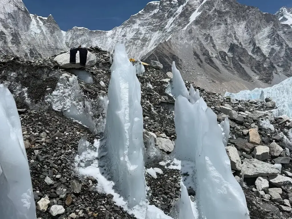 TCB中園医師が”久留米市民初のエベレスト登頂成功”を橋本副市長へご報告。久留米市の子ども達にチャレンジの精神を伝えてまいります。 画像 13