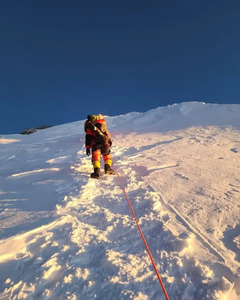 TCB中園医師が”久留米市民初のエベレスト登頂成功”を橋本副市長へご報告。久留米市の子ども達にチャレンジの精神を伝えてまいります。 画像 20