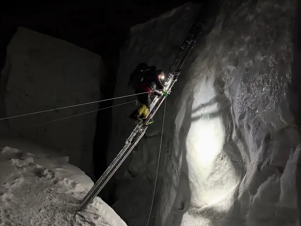 TCB中園医師が”久留米市民初のエベレスト登頂成功”を橋本副市長へご報告。久留米市の子ども達にチャレンジの精神を伝えてまいります。 画像 22