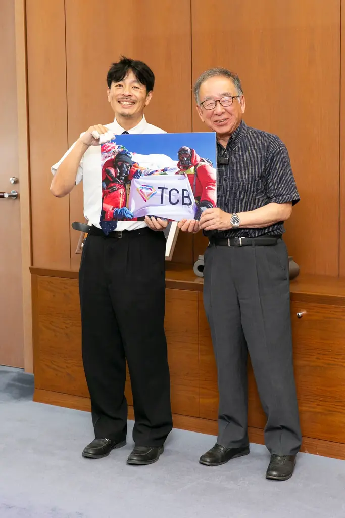 TCB中園医師が”久留米市民初のエベレスト登頂成功”を橋本副市長へご報告。久留米市の子ども達にチャレンジの精神を伝えてまいります。 画像 6