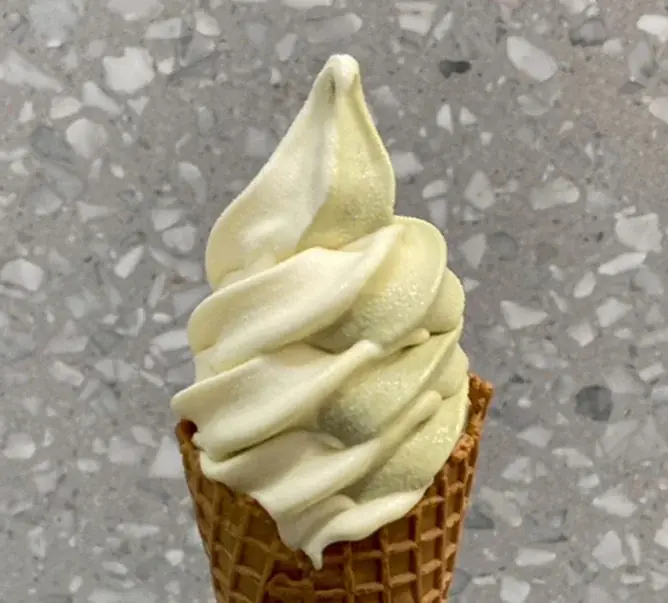 【新フレーバー登場】ブランドカラーのソフトクリーム、誕生。”大人のピスタチオ”が仲間入り!!発酵バターとのミックスも楽しめる贅沢ソフトクリームに 画像 4