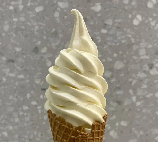 【新フレーバー登場】ブランドカラーのソフトクリーム、誕生。”大人のピスタチオ”が仲間入り！！発酵バターとのミックスも楽しめる贅沢ソフトクリームに 画像 5