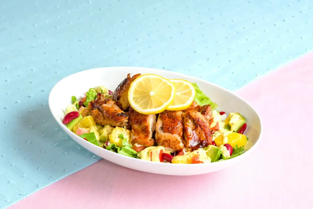【Eggs ’n Things】旬の桃などを使った爽やかな夏メニューが登場! 「白桃のパンケーキ」 「塩レモンのグリルドチキンサラダ」 7月25日(金)~8月20日(水) 画像 4