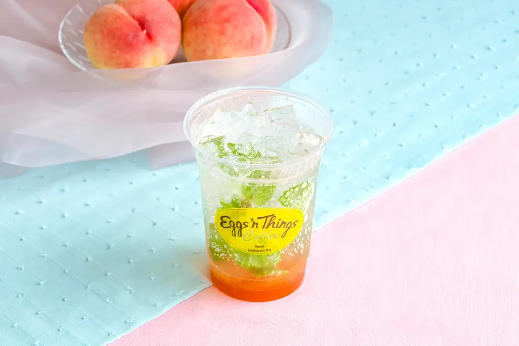 【Eggs ’n Things】旬の桃などを使った爽やかな夏メニューが登場! 「白桃のパンケーキ」 「塩レモンのグリルドチキンサラダ」 7月25日(金)~8月20日(水) 画像 9