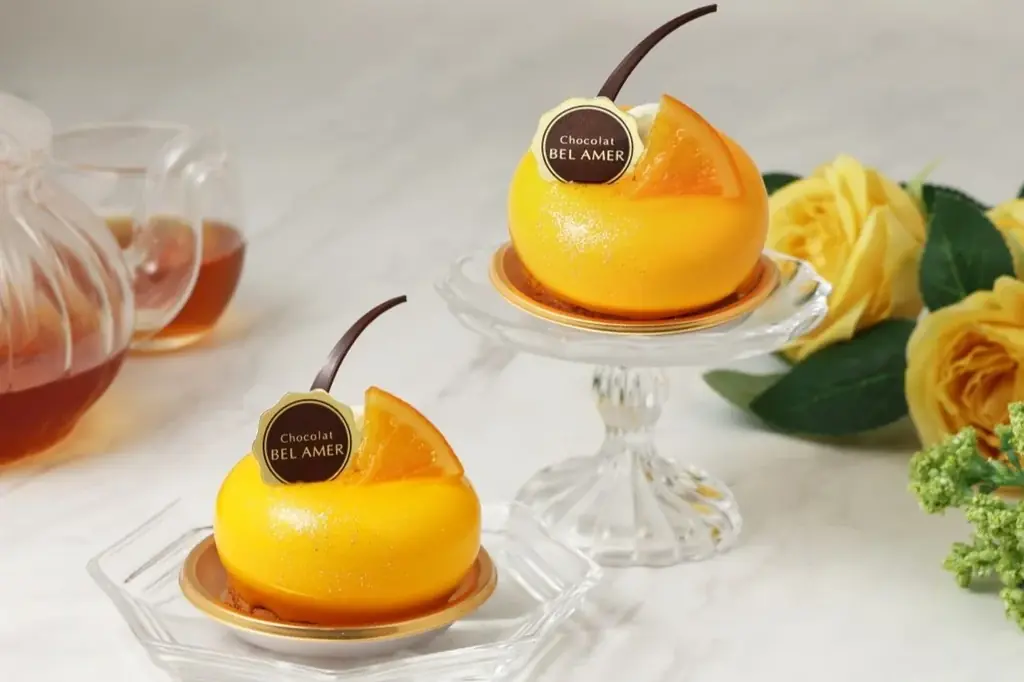 夏を感じる爽やかなスイーツが、ショコラ専門店「ベルアメール」から新発売！見た目にも涼やかなグラスデザート「ジュレクリームソーダ」とオレンジのムース「クレール オランジュ」が登場します。 画像 2
