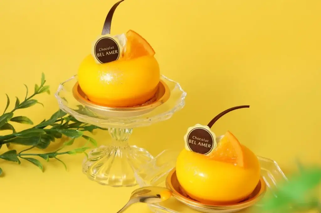 夏を感じる爽やかなスイーツが、ショコラ専門店「ベルアメール」から新発売！見た目にも涼やかなグラスデザート「ジュレクリームソーダ」とオレンジのムース「クレール オランジュ」が登場します。 画像 5