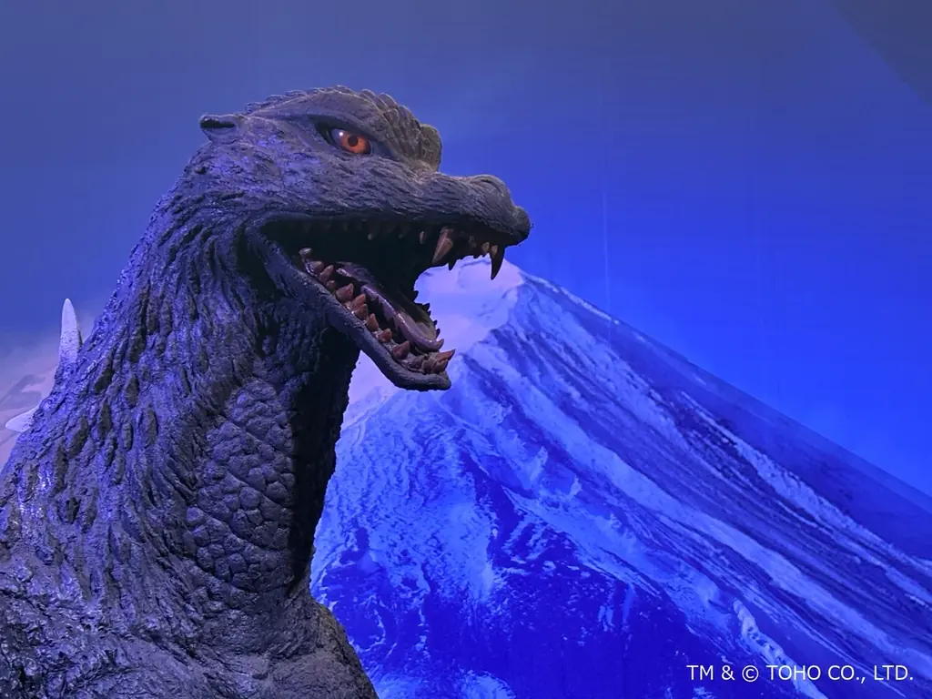 【ホテルグレイスリー新宿】『ゴジラ FINAL WARS』をモチーフにしたジオラマ登場富士山麓の決戦! 怪獣王ゴジラを迎え撃つのはかつての相棒たち!? 画像 2
