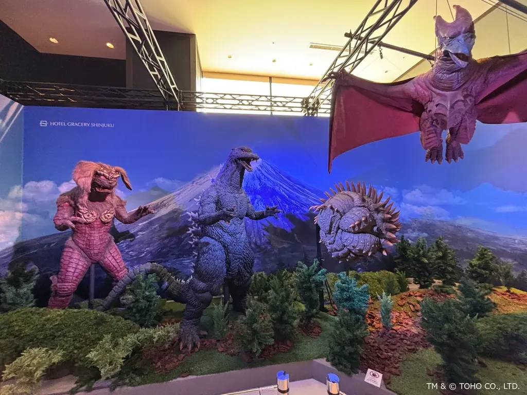 【ホテルグレイスリー新宿】『ゴジラ FINAL WARS』をモチーフにしたジオラマ登場富士山麓の決戦! 怪獣王ゴジラを迎え撃つのはかつての相棒たち!? 画像 4