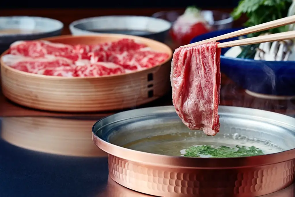 極上すき焼き、蟹、いくら、豪華三大食材を一度に味わう! 「特選焼きすき華ちらし」が数量限定で新登場 画像 3