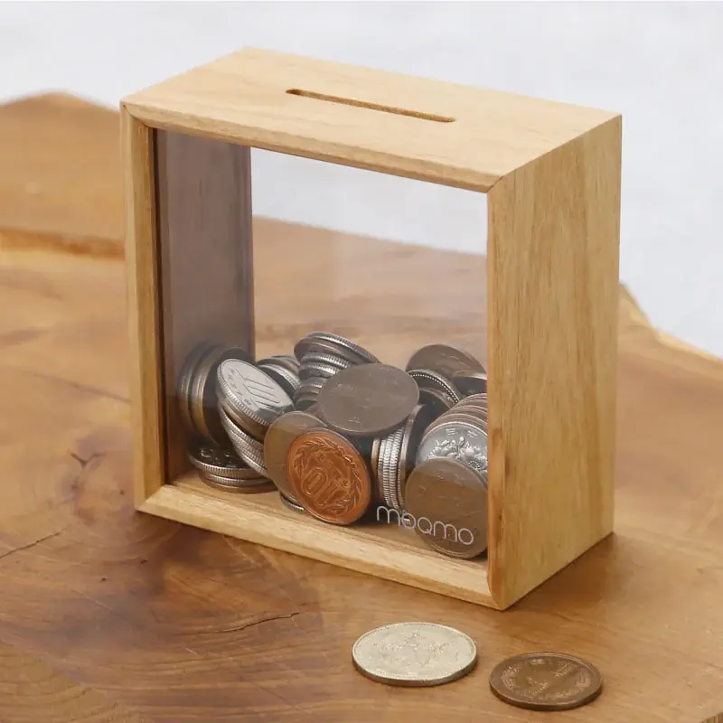 2025年7月16日発売！木の温もり感じるmoQmoの貯金箱