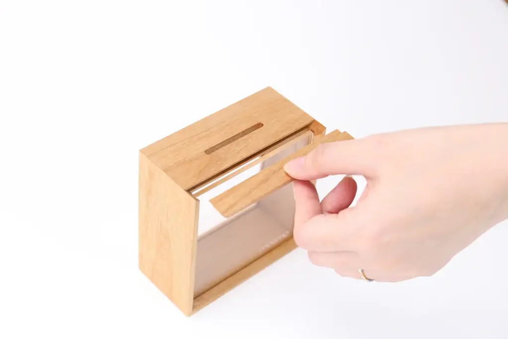 【 ココロを贈る 名入れギフトOkulu 】“貯める”を“飾る”に変える。無垢材のぬくもりと透明アクリルの美しさ 画像 6