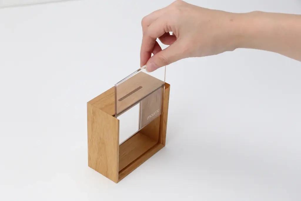 【 ココロを贈る 名入れギフトOkulu 】“貯める”を“飾る”に変える。無垢材のぬくもりと透明アクリルの美しさ 画像 7