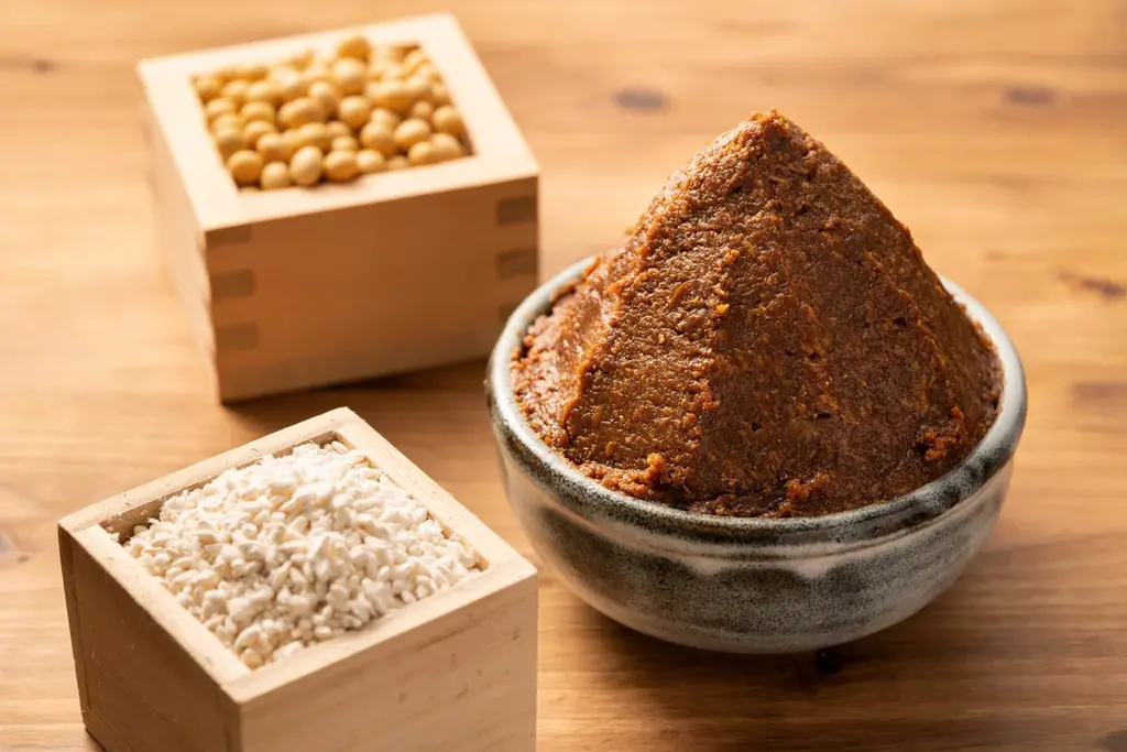 セブン‐イレブンから埼玉県限定商品が発売！「肉みそおむすび」「すったてうどん」新登場！埼玉県の“香り”と“涼”をおむすびと麺で味わう夏 画像 8