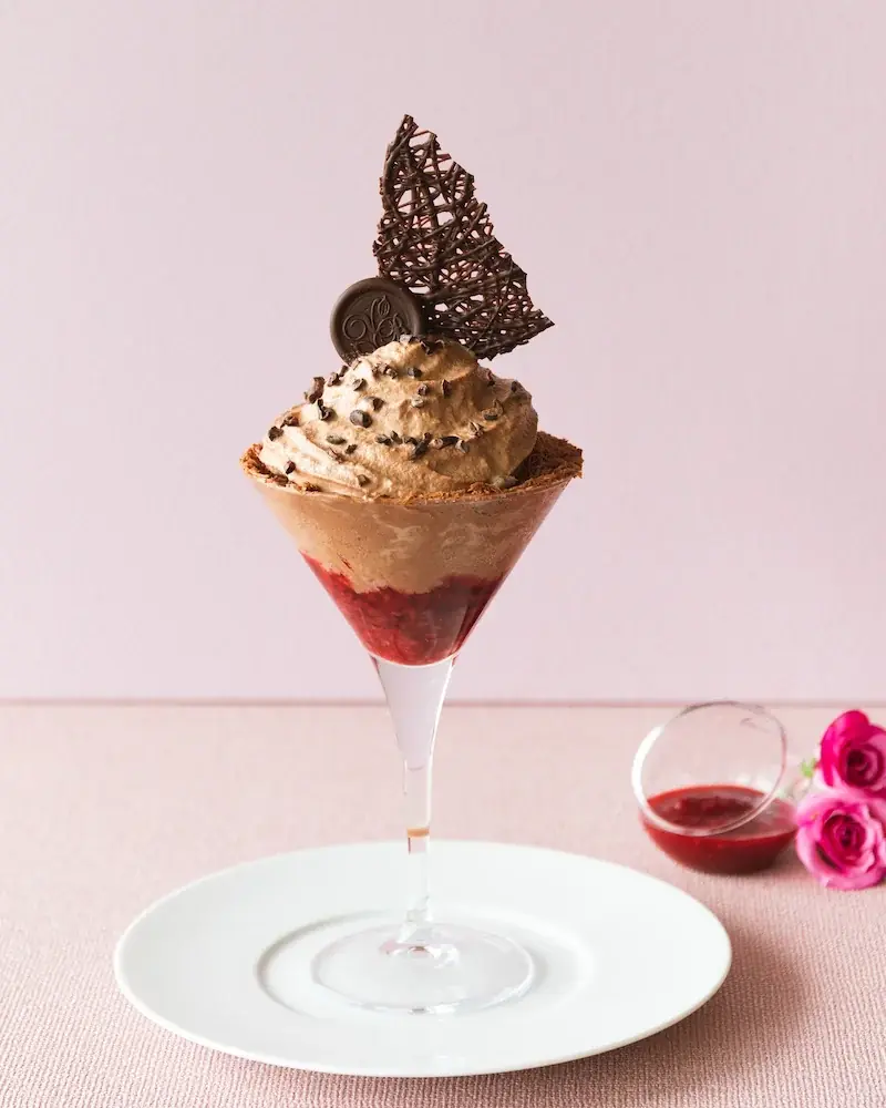 夏限定のプレミアムかき氷第二弾！横浜発のクラフトチョコレート専門店VANILLABEANSは、チョコ氷×濃厚ベリーの「グラスピレ」を横浜ハンマーヘッド限定で7月24日(木)より提供開始 画像 2