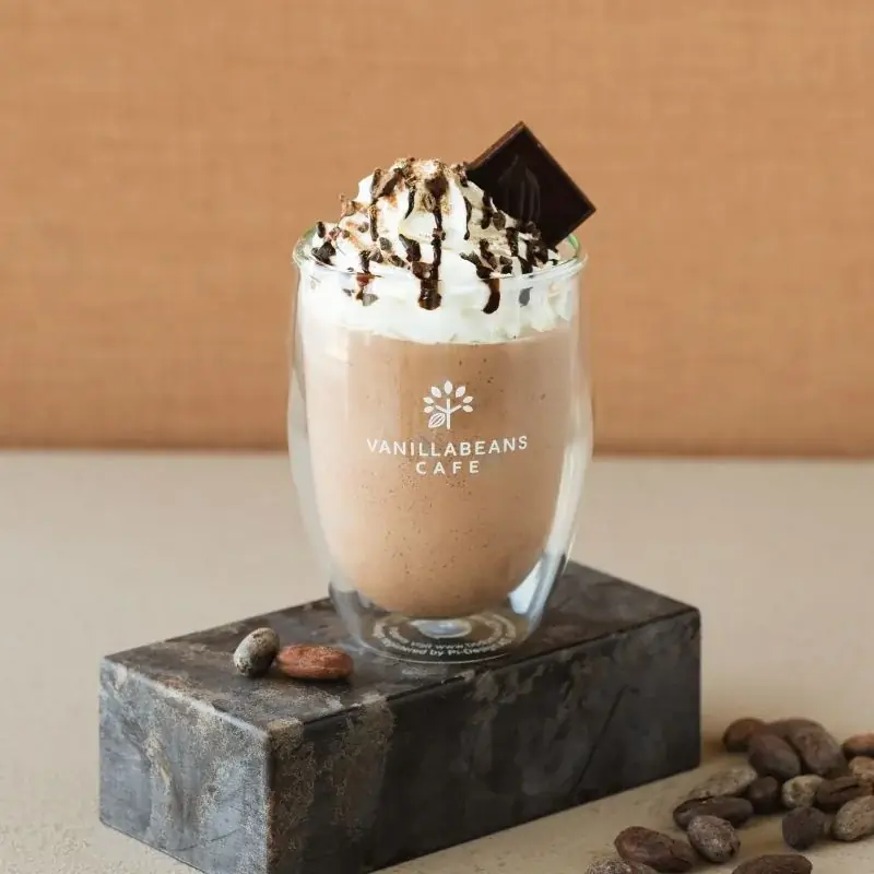 夏限定のプレミアムかき氷第二弾！横浜発のクラフトチョコレート専門店VANILLABEANSは、チョコ氷×濃厚ベリーの「グラスピレ」を横浜ハンマーヘッド限定で7月24日(木)より提供開始 画像 4