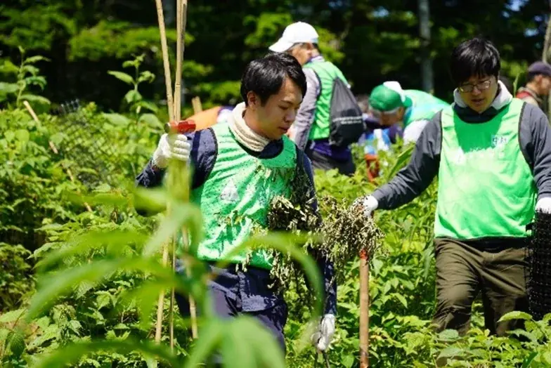 人や街と共生・共創し「未来へつなごう」セブン‐イレブン記念財団による第10回「霧多布セブンの森」活動を6月28日(土)に実施しました 画像 5