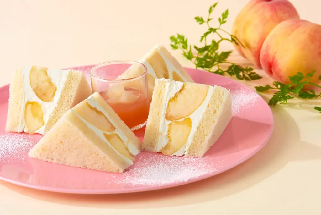 夏の身体に、桃のごほうび。桃をまるごと1個使用した贅沢サンドが登場！ 画像 2