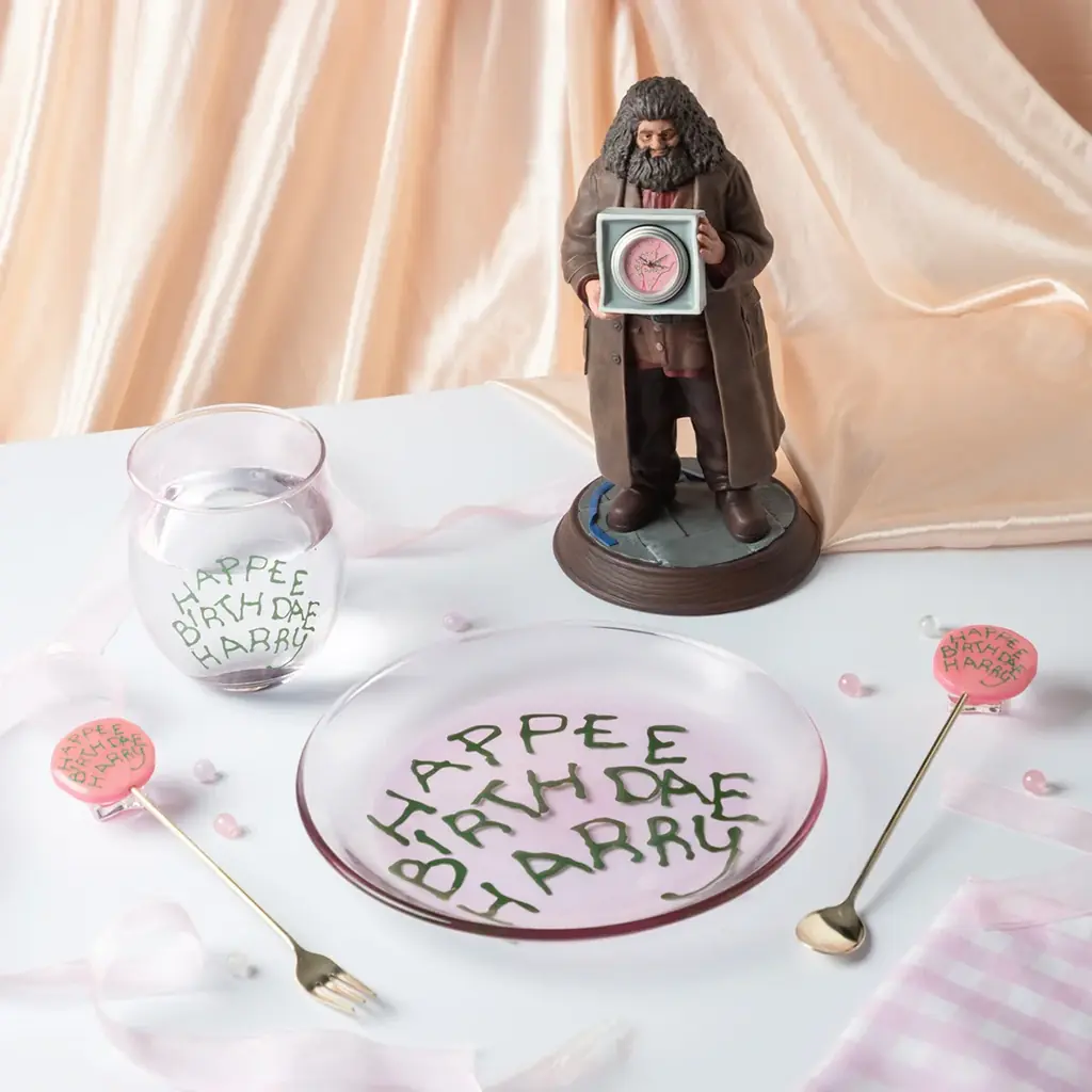 2025年7月31日はハリー・ポッターの誕生日！“あのバースデーケーキ”モチーフグッズのコレクション展開や、各施設でのお祝い企画がいっぱい！LINE公式着せ替え「ハリー・ポッターバースデー」も配信開始 画像 3