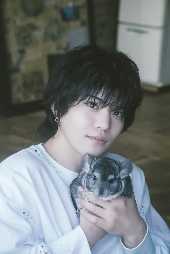 2025年10月10日発売！佐藤祐吾の初写真集で魅力満載の素顔を披露