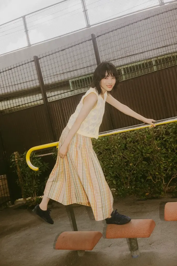 「B.L.T.9月号」は乃木坂46・川﨑桜が約3年ぶりに表紙にカムバック！ さらに、小川彩、林瑠奈も登場。3人が織りなす、美しい夏の短編集。 画像 8