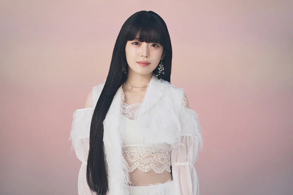 『花耶（かや）』『ウタヒメドリーム』新曲リリース決定！2025年10月放送TVアニメ『無職の英雄 ～別にスキルなんか要らなかったんだが～』OP／EDダブルタイアップ決定！新アーティスト写真も初公開！ 画像 2