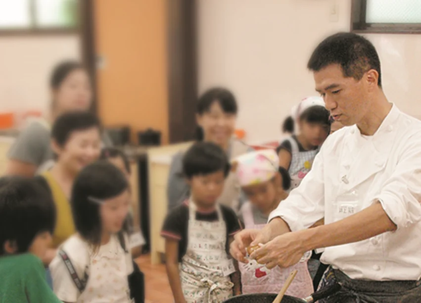 前回は３分で完売！【イベント「明治期のカレースパイスを作ろう！」に、カレー大學・井上学長が９月に登壇】田辺三菱製薬主催、史料館開館10周年記念「道修町くすりのはじまり展」で明治時代のカレーの魅力を語る 画像 7
