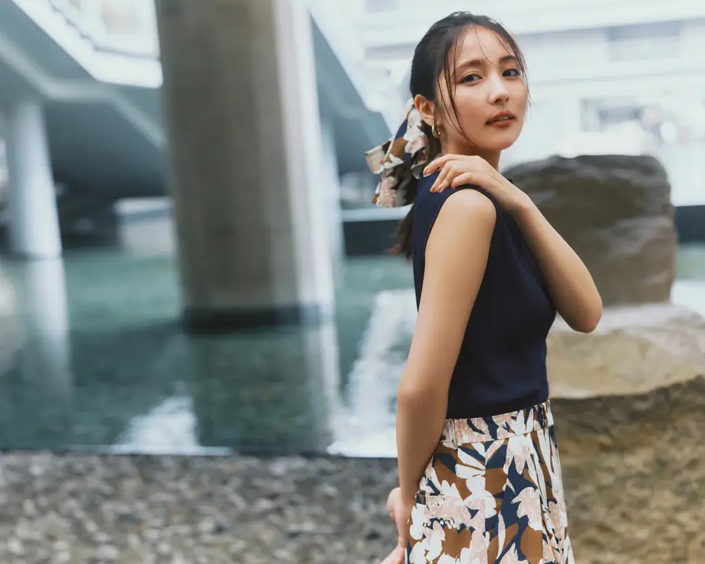 【Stola.(ストラ)】女優・石川恋が纏う、SUMMERカタログが7/21(月)公開。 画像 3