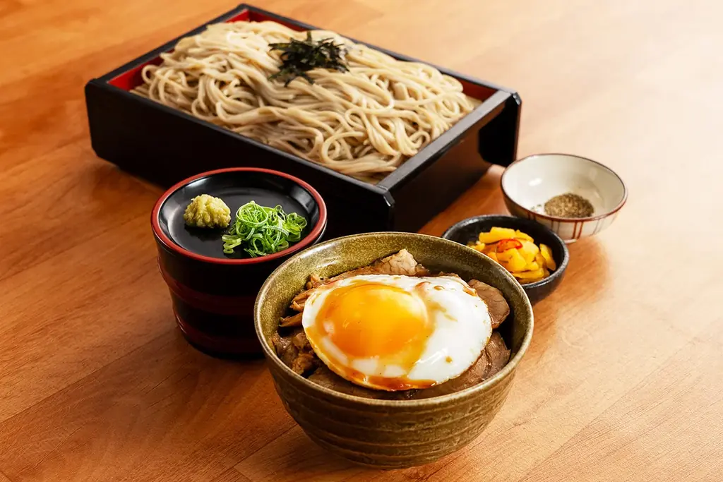 【定食屋 宮本むなし】7/23～四国ご当地丼「高松かしわバター丼」「今治焼豚玉子飯」を期間限定で販売！ 画像 5