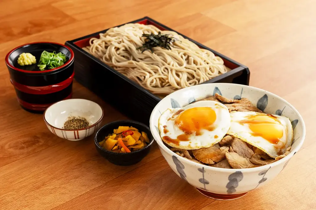 【定食屋 宮本むなし】7/23～四国ご当地丼「高松かしわバター丼」「今治焼豚玉子飯」を期間限定で販売！ 画像 6