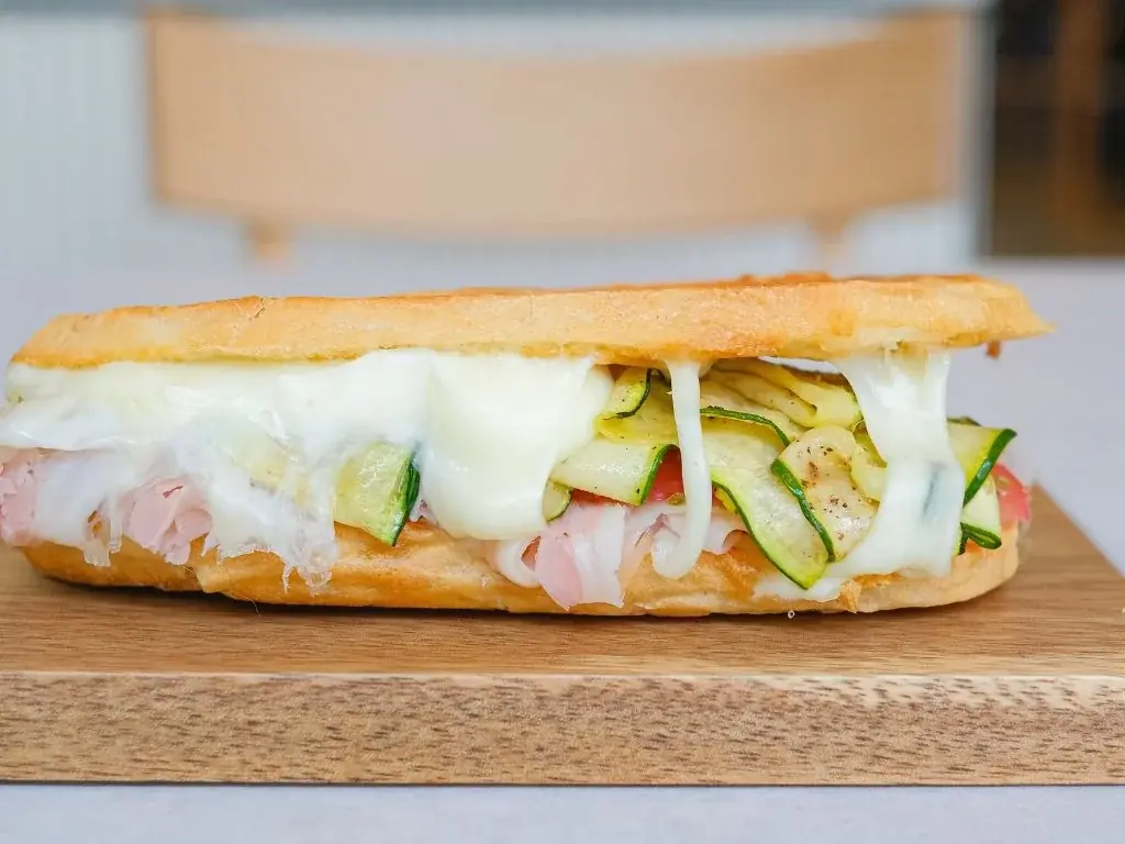 日本初上陸のイタリアミラノの老舗パニーニ店『DE SANTIS』と『FORU』とのコラボイベントにて、新商品が登場！ 画像 1