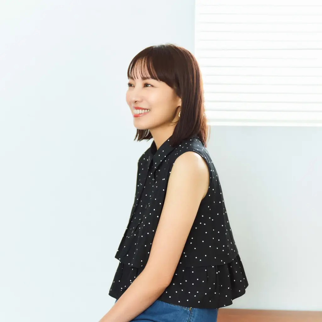 『組曲』がスタイリスト・入江未悠さんと初コラボ　シーズンレスに活躍する、着回し力抜群のブラウス＆スカートを7月25日（金）発売 画像 9