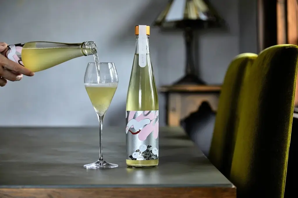 “食を楽しむ人”へ、2つの和酒『KASANE』。和洋折衷な「現代の和食」のための、柚子&茶のスパークリング和酒と日本酒が、7月24日（木）新登場。お取り寄せにも、グルメなあの人への贈り物やギフトにも。 画像 5