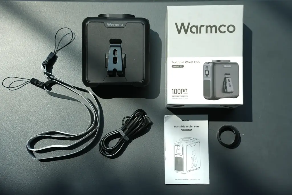 【猛暑対策の新定番】涼しさ・スマホ充電・ライトがひとつに!3WAYウェアラブル扇風機「AeroPrime W1」が販売開始 画像 4