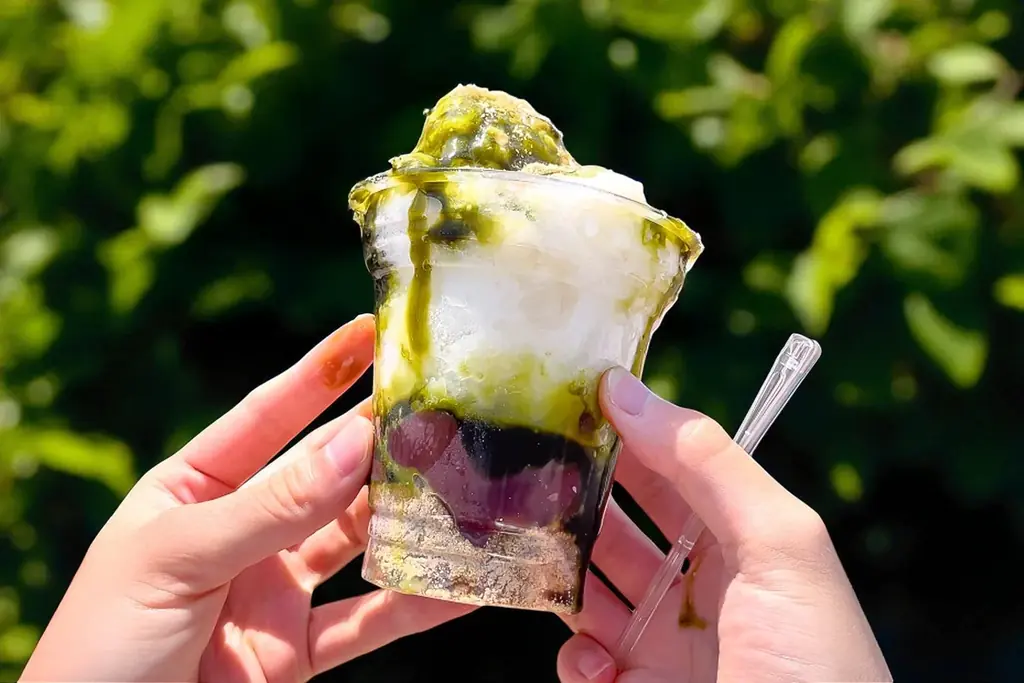 【7/25新発売】幻の“白バラ牛乳”でつくる、究極の濃厚かき氷。「抹茶」と「いちごミルク」が今だけ登場! 画像 3