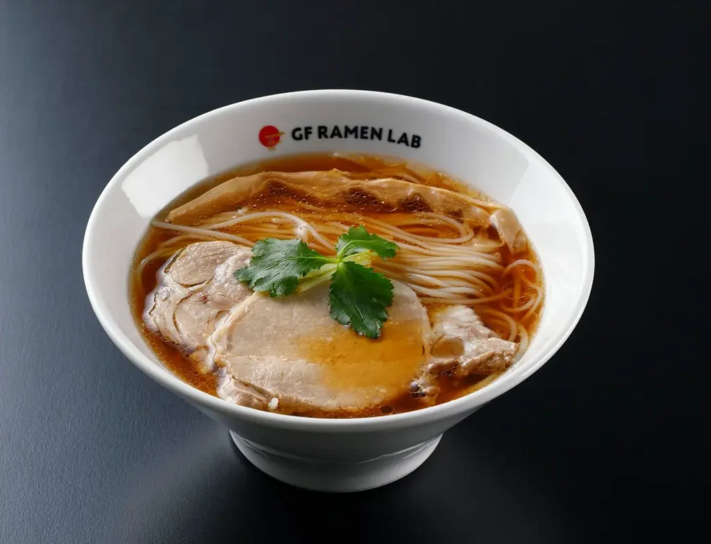 海外からお越しのお客さまからも大好評!「GF RAMEN LAB大阪・関西万博店」で販売中の「グルテンフリーラーメン」メニューが販売数3万杯を突破! 画像 3