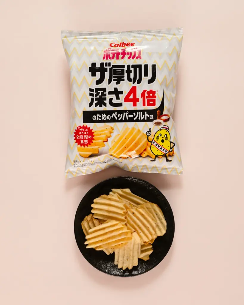 2025年7月28日発売！ザ厚切りポテトチップス新作の深さ4倍食感