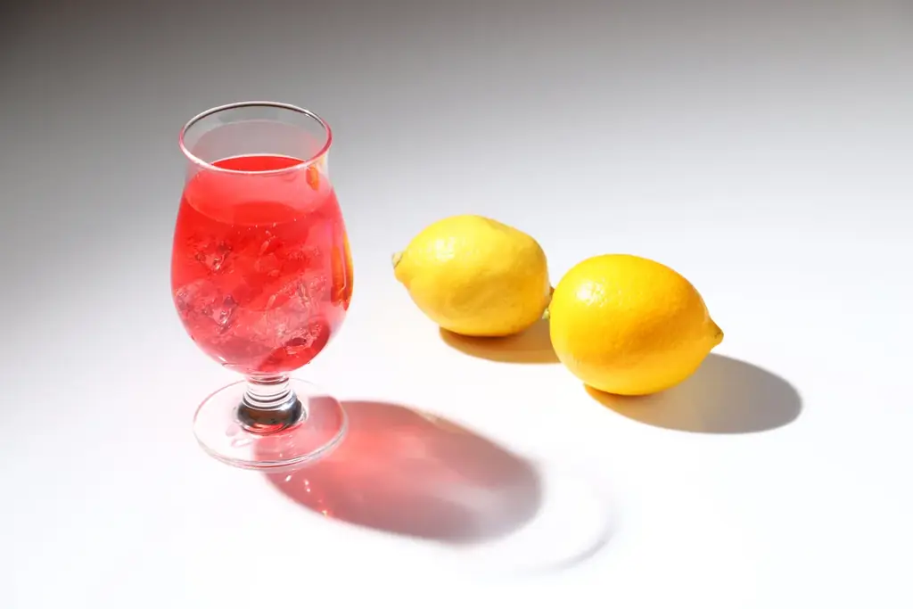 希少な梅「露茜」が生む、紅色のレモンサワー「禁断のレモンサワー」の抽選販売を開始 画像 3