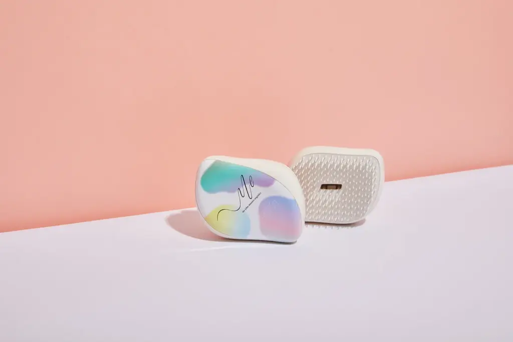 2025.8.1 debut me john masters organics × TANGLE TEEZER 毎日にときめく美しさを提案する２つのブランドのコラボが実現 画像 1