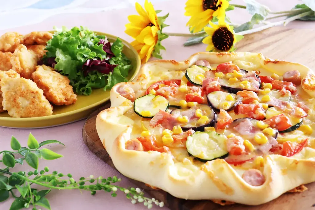 【料理教室｜8月・9月 対面＆オンライン開催】おうち時間を充実させる人気メニュー 手ごねピザとふわふわチキンナゲット（対面）／しっとり蒸し鶏のサラダ（オンライン） 画像 2