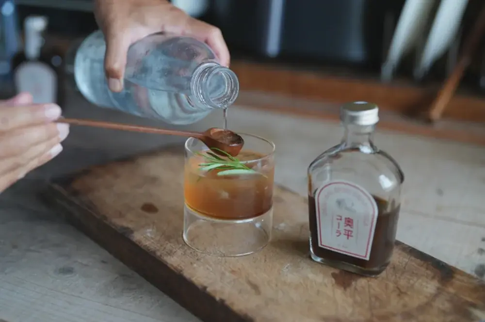 【レモンとスパイス香る〈無添加クラフトコーラ〉が新登場】登録者37万人 OKUDAIRA BASEプロデュース キッチンブランド「ki duki」から、ご褒美シロップ「奥平コーラ」が誕生 画像 2