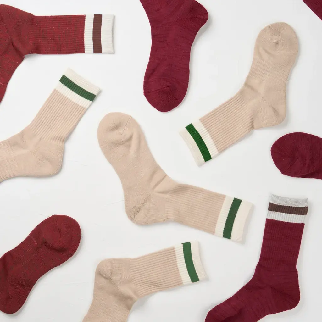 8月11日は山の日。アウトドアシーズン本番！ 天然素材の心地よさと機能性を両立した、くらしきぬ初の「アウトドア用靴下」が新登場。 画像 2