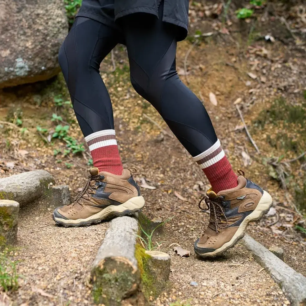 8月11日は山の日。アウトドアシーズン本番！ 天然素材の心地よさと機能性を両立した、くらしきぬ初の「アウトドア用靴下」が新登場。 画像 3