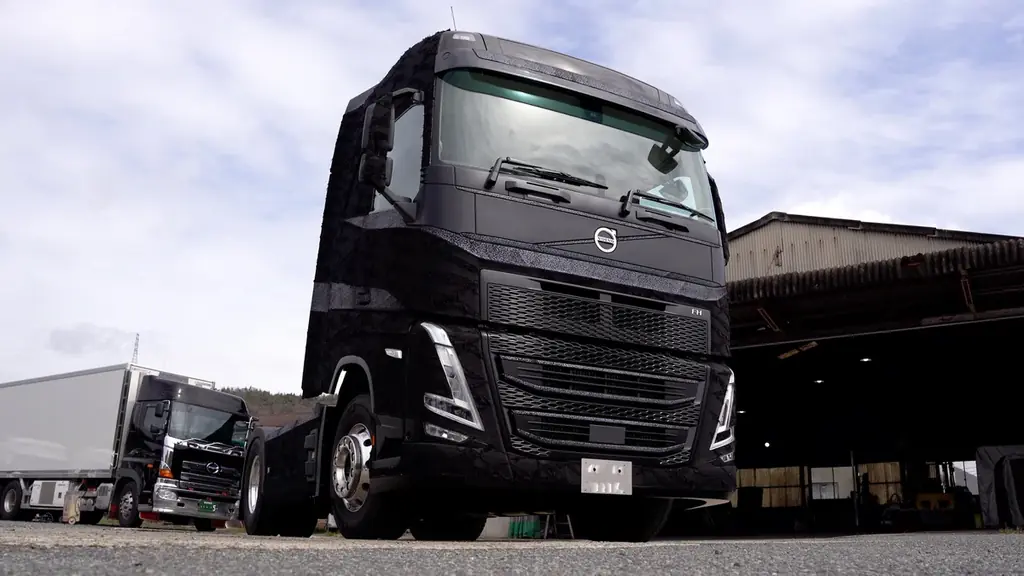 デニムVOLVOトラック展示