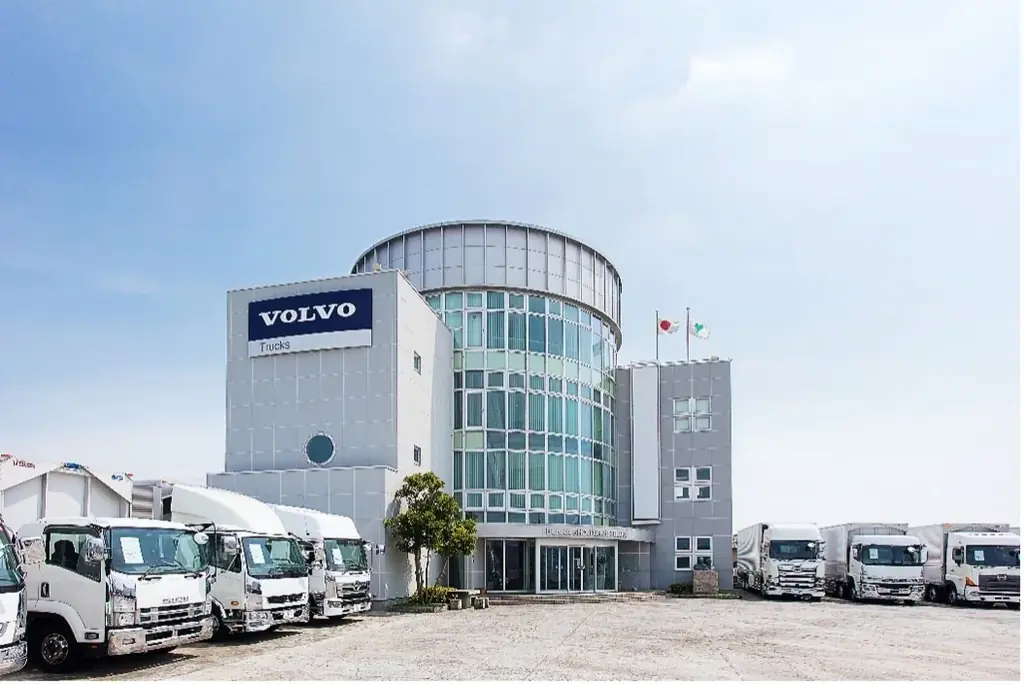 老舗デニムファクトリー青木被服がVOLVOトラックをデニムで制作! 内外装を岡山デニムで手がけた異業種コラボのコンセプトVOLVOトラック「BLUE BLOOD (ブルーブラッド)」が完成! 画像 13