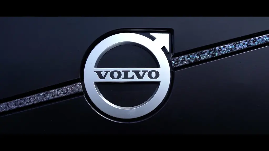 老舗デニムファクトリー青木被服がVOLVOトラックをデニムで制作! 内外装を岡山デニムで手がけた異業種コラボのコンセプトVOLVOトラック「BLUE BLOOD (ブルーブラッド)」が完成! 画像 2