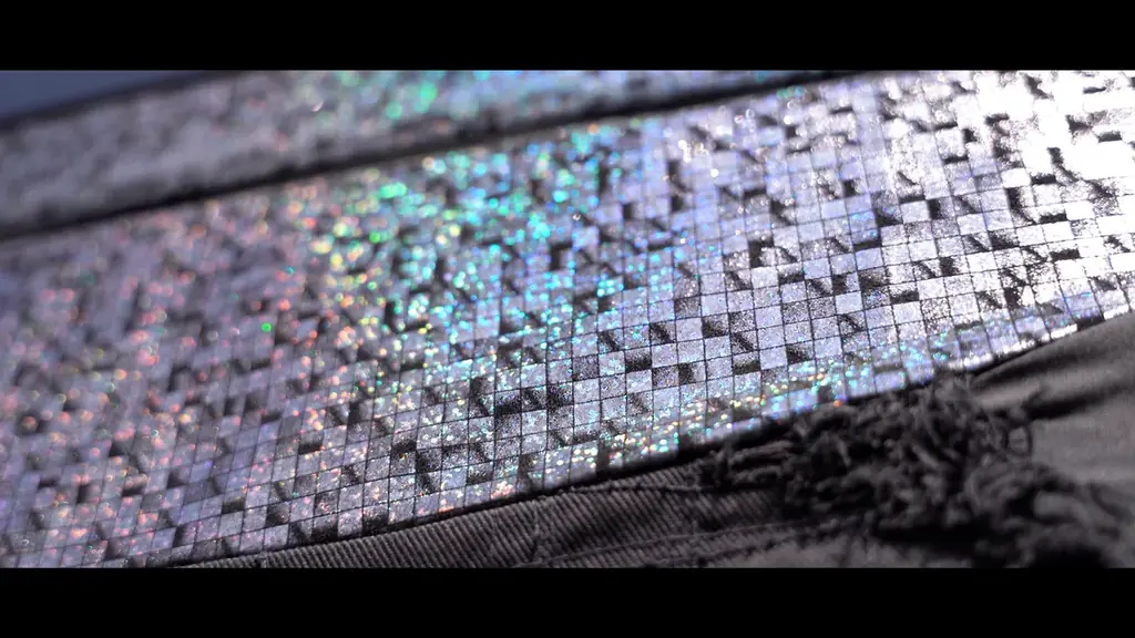 老舗デニムファクトリー青木被服がVOLVOトラックをデニムで制作! 内外装を岡山デニムで手がけた異業種コラボのコンセプトVOLVOトラック「BLUE BLOOD (ブルーブラッド)」が完成! 画像 5