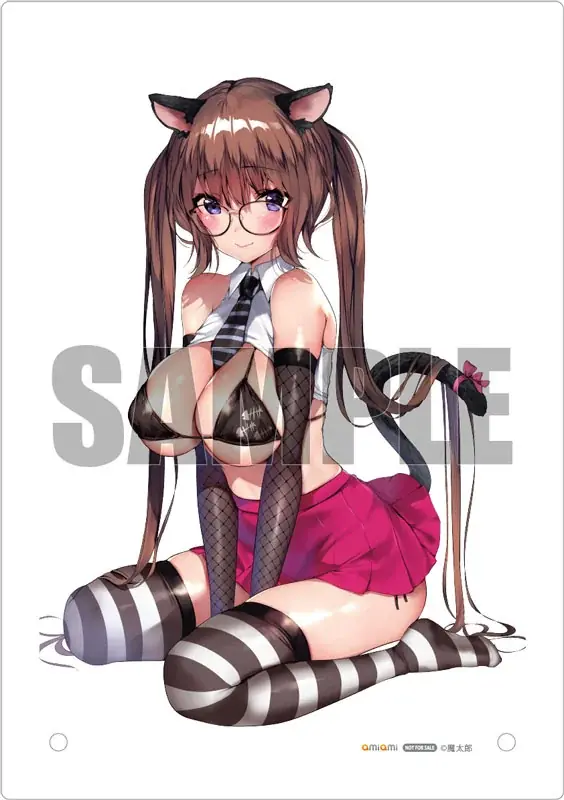 メガネ越しの瞳にキュン!人気イラストレーター魔太郎先生が描いた『いたずら猫-miumiu-』が立体化。 画像 3