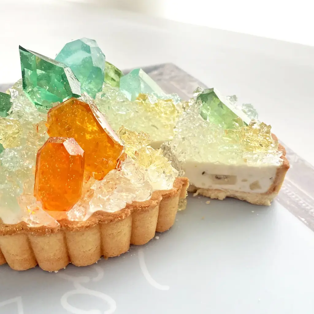 食べられる誕生石！8月の誕生石ペリドットをイメージしたアイスタルトを20台の限定販売 画像 2