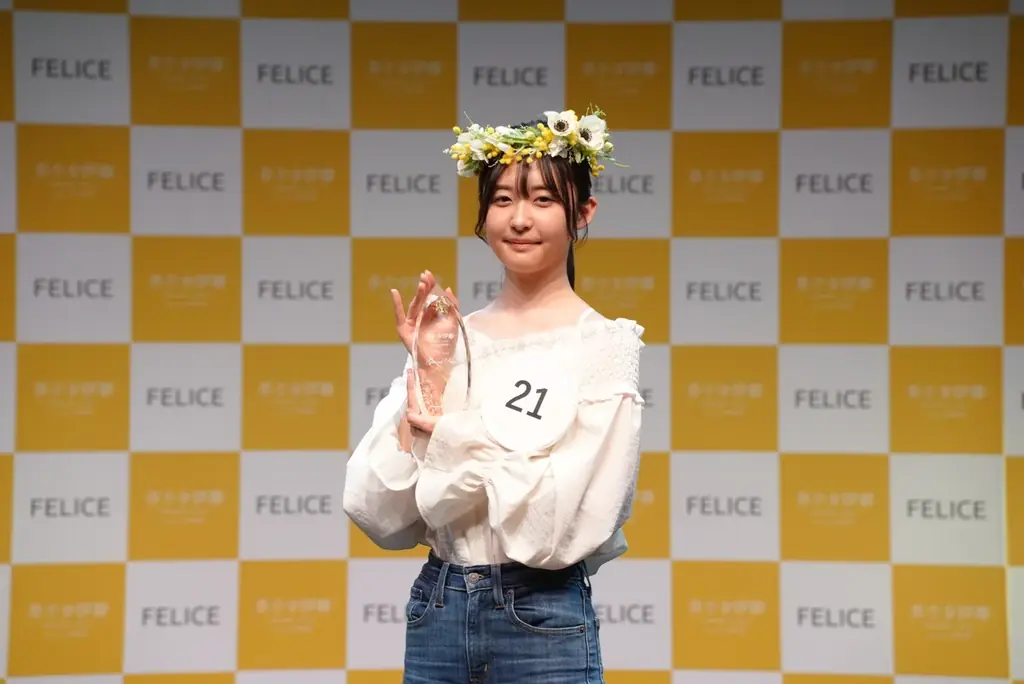 「美少女図鑑AWARD 2025 supported by FELICE」グランプリ含む歴代最多8冠達成の髙桑凜羽、週プレ掲載誌面の先行カットおよび自身初のデジタル写真集より表紙を公開！ 画像 3