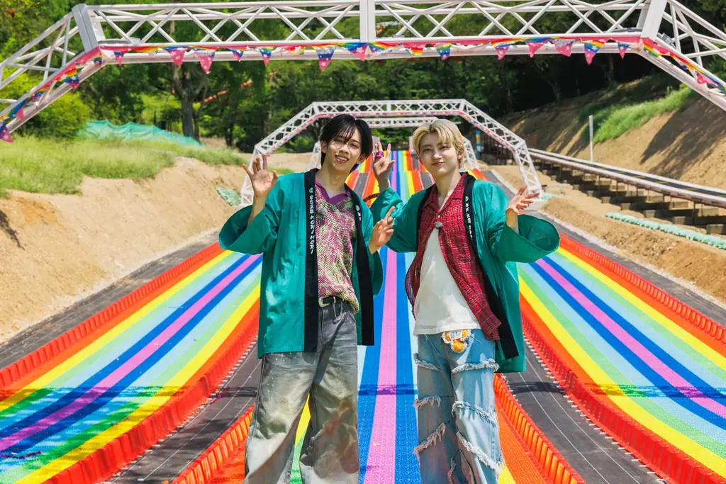 【神奈川県・さがみ湖MORI MORI】「超特急」リョウガさんとユーキさんが、本日7/26(土)オープンの巨大チュービングスライダー「マジカルウェーブ」を体験！ 画像 3